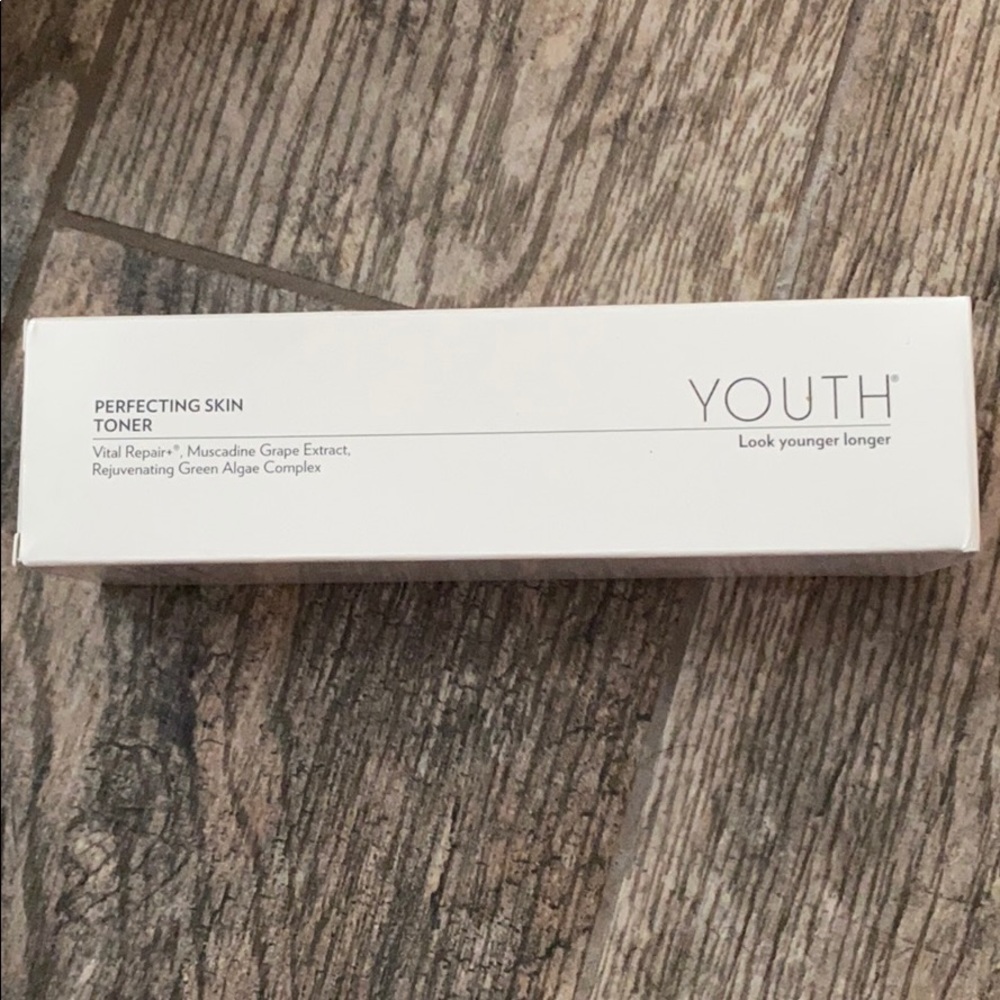 Youth Perfecting skin toner